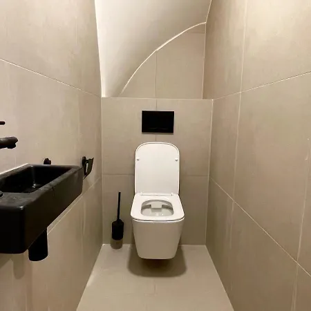 Beautiful 1 Bedroom Serviced 76m2 -mnl B-