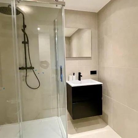 Apartment Beautiful 1 Bedroom Serviced 76m2 -mnl B- Rotterdam